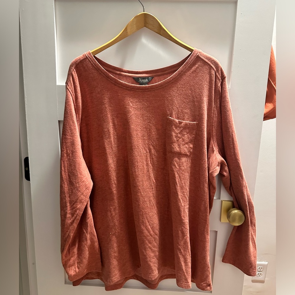 Soft long sleeved tee.   Soooo comfortable!